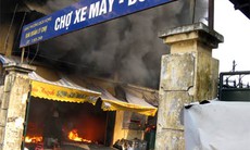 Hà Nội: Cháy lớn ở chợ xe máy Dịch Vọng